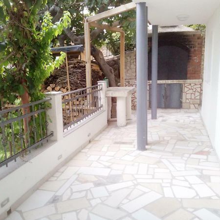Pavlic 2 Appartement Omiš Buitenkant foto