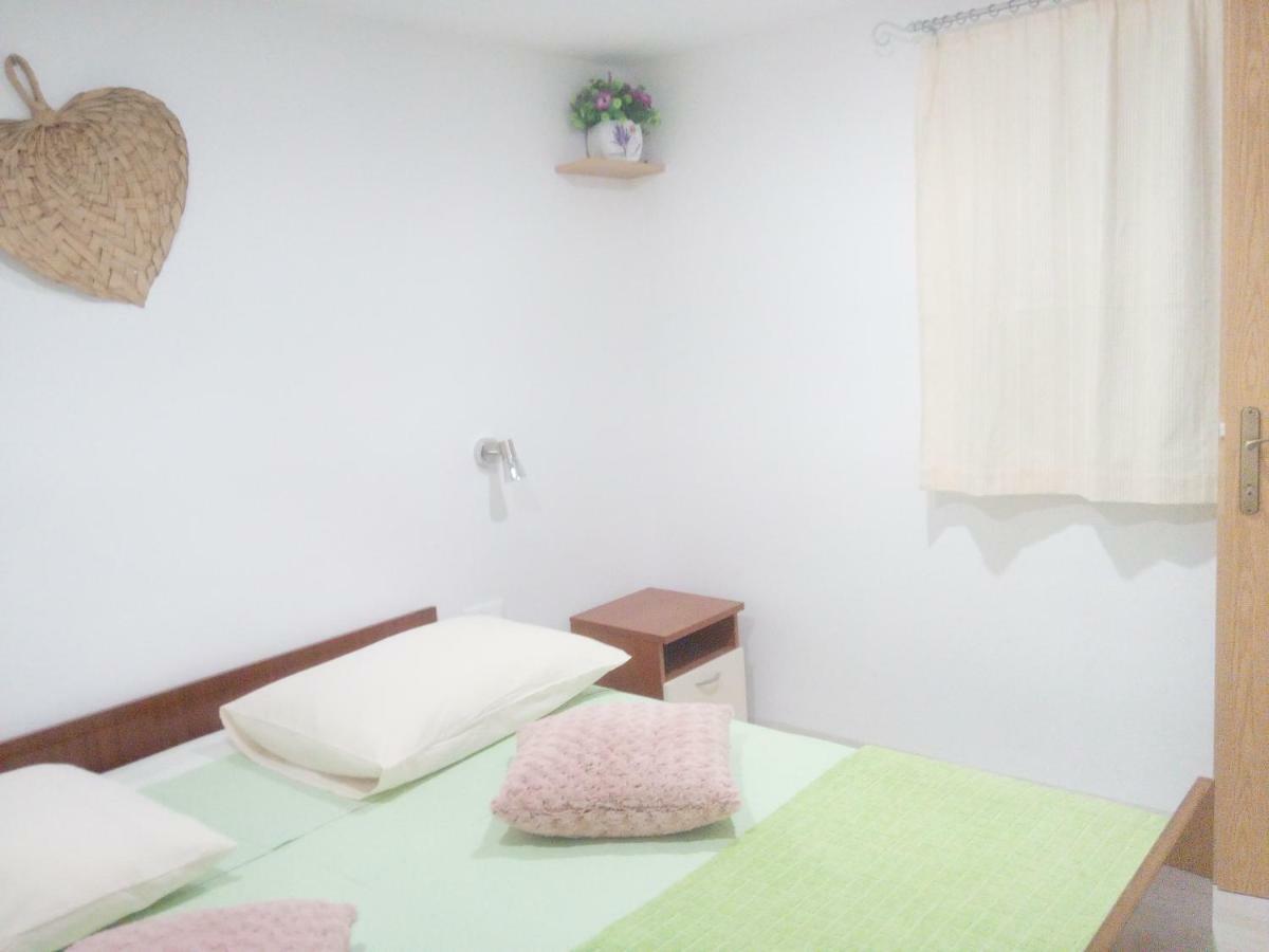 Pavlic 2 Appartement Omiš Buitenkant foto