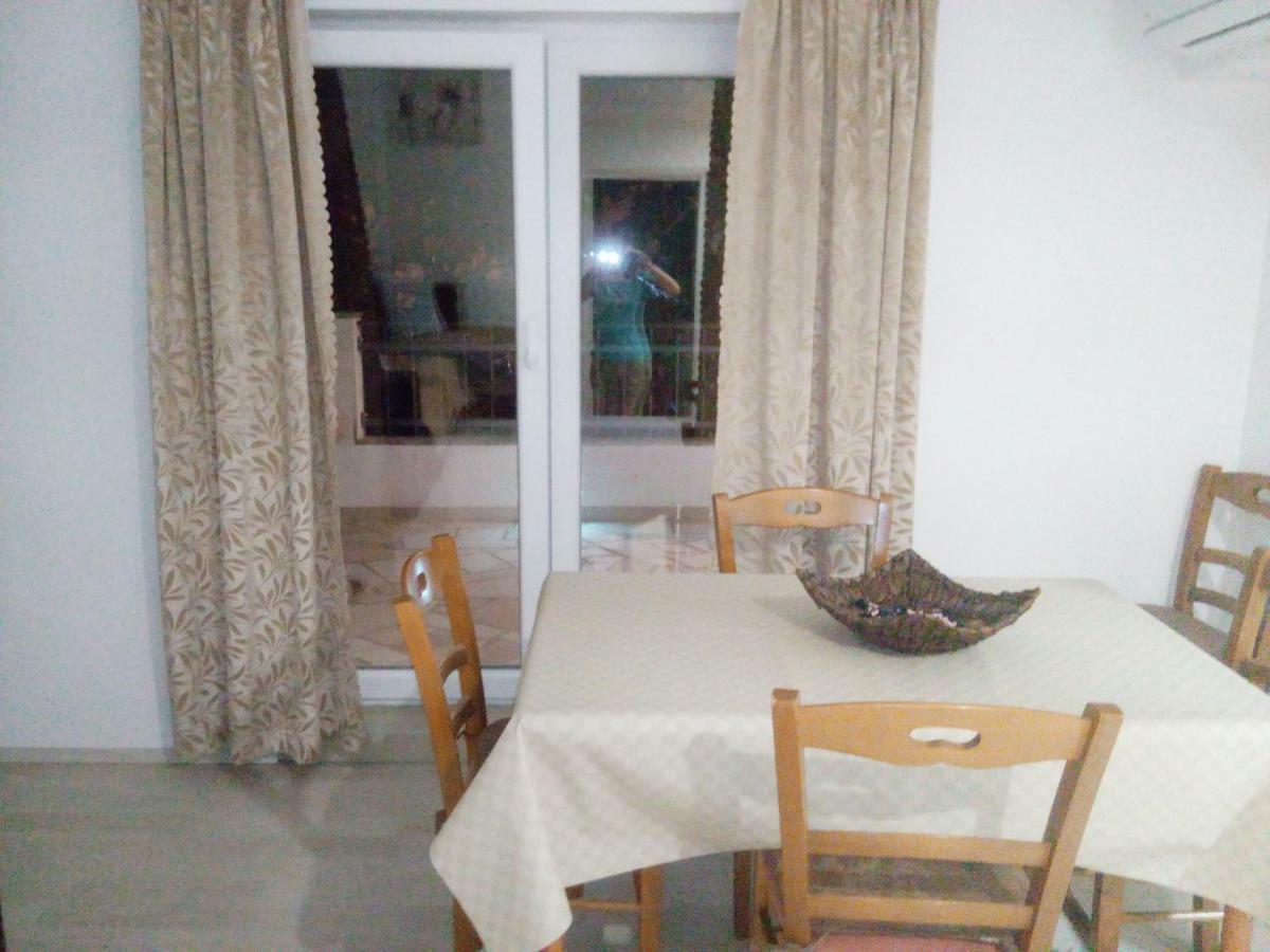Pavlic 2 Appartement Omiš Buitenkant foto
