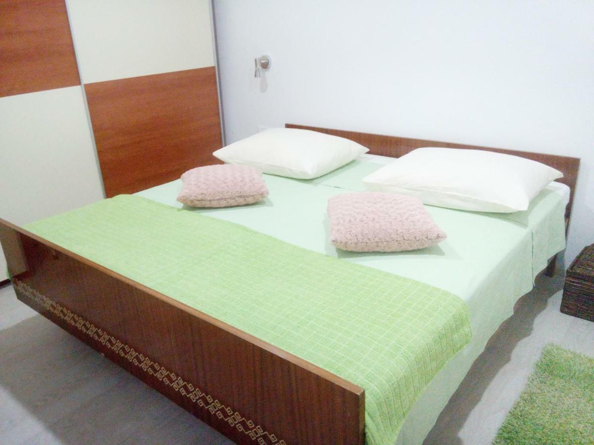 Pavlic 2 Appartement Omiš Buitenkant foto