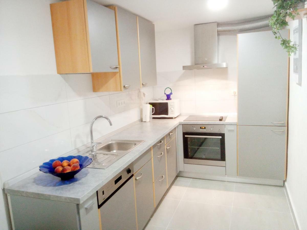 Pavlic 2 Appartement Omiš Buitenkant foto